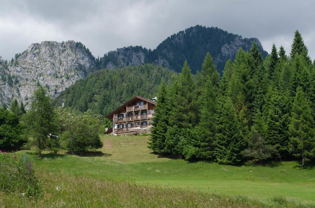 Rifugio Caltena Fiera Di Primiero Exterior photo